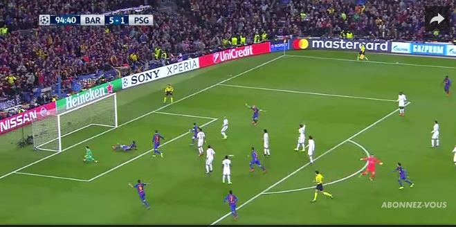 Pour ceux qui auraient du mal à identifier Aurier parmi les joueurs du PSG : il est à la même place et dans la même posture que sur l'image précédente.