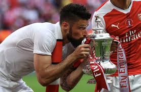 Excellente entrée de Giroud hier. Passeur décisif sur le but de la victoire de Ramsey, et auteur de deux autres caviars qui auraient dû se transformer en but sans la maladresse de ses coéquipiers (dont Ozil). Le tout en moins de 15 minutes!