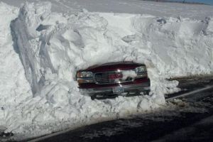 La voiture de Neymar bloquée par la neige près du bois de Boulogne à Neuilly, matin du 7 février 2018