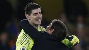 J'oubliais, Chelsea a aussi un goal d'exception avec Courtois. Conte semble l'apprécier beaucoup. Mais je n'ai pas envie de voir la suite de cette séquence.