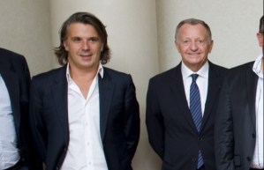 Le sourire de Labrune a l'air plus sincère que celui d'Aulas. C'est beaucoup de travail.