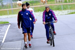 Il est possible que l'idée du surplace ait germé dans l'esprit de Gourcuff, que l'on voit ici perdu dans ses pensées en regardant le vélo à ses côtés