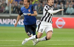 Morata perpétue avec abnégation la tradition de la Juve et des grands anciens Zidane et Inzaghi. L'ébauche d'un contact et il s'effondre en hurlant. Nouveau pénalty injustifié contre Monaco.