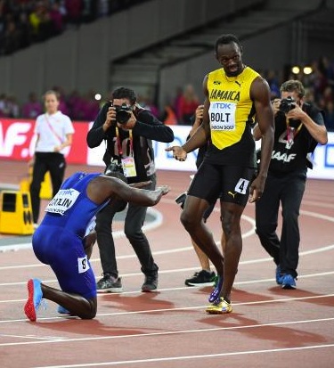 J'ai rarement vu un geste d'une telle noblesse sur une piste d'athlétisme. C'est la défaite de Bolt qui l'a rendu possible.