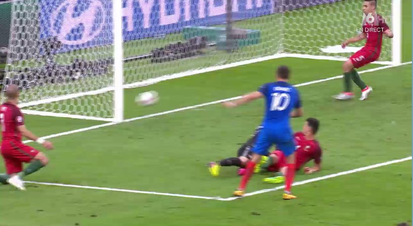 Si le ballon rentrer Deschamps est un génie incontestable. Le ballon n'est pas rentré, cela ne change rien à ses qualités.