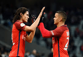 Cavani s'y reprend à 10 fois pour taper dans les mains de Ben Arfa