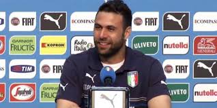Salvatore Sirigu, avant-centre contre l'Irlande ? Et pourquoi pas ?
