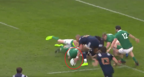 En soumettant notre essai à la vidéo Nigel Owens a trouvé la petite bête. Pourquoi n'a-t-il pas fait pareil pour l'essai irlandais ?