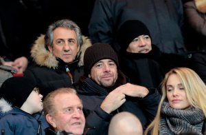 Patrick Bruel, Richard Anconina et Pascal Obispo accompagnent Charles Trenet et sa très jeune petite amie au Parc