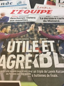 Sous la photo de Neymar et Verratti, l'Equipe écrit "triplé de Laywin Kurzawa", en première page, sans aucune prudence sémantique! Incroyable!