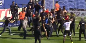 Des "supporters" bastiais envahissent le terrain pendant l'échauffement des joueurs