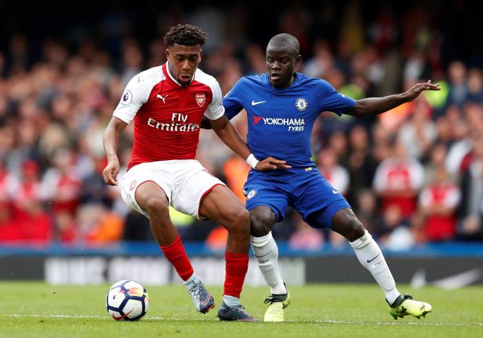 Face à face entre Ngolo Kante, d'habitude impressionnant mais peu efficace aujourd'hui, et Iwobi, d'habitude peu efficace et peu efficace aujourd'hui.